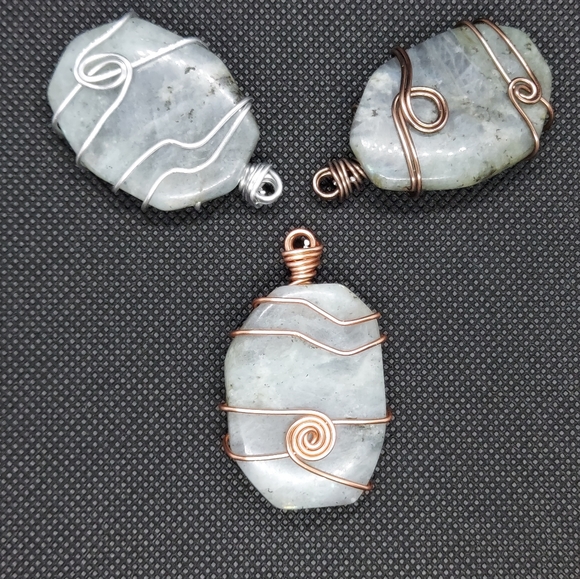 Wire wrapped labradorite necklace pendants. - Picture 5 of 5